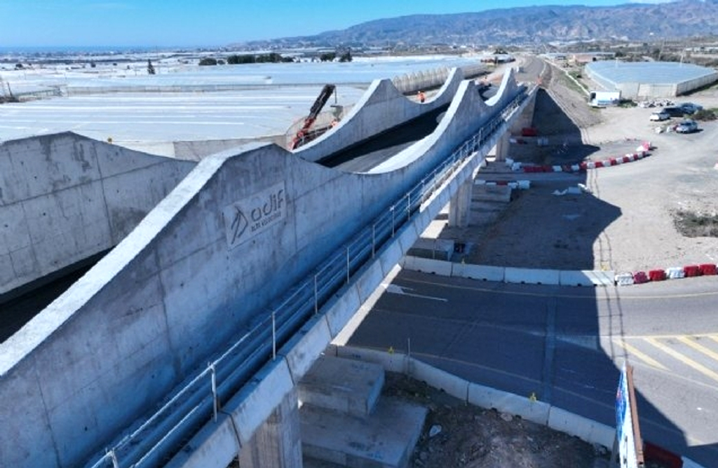 Adif contin�a impulsando actuaciones para completar la nueva L�nea de Alta Velocidad Murcia-Almer�a